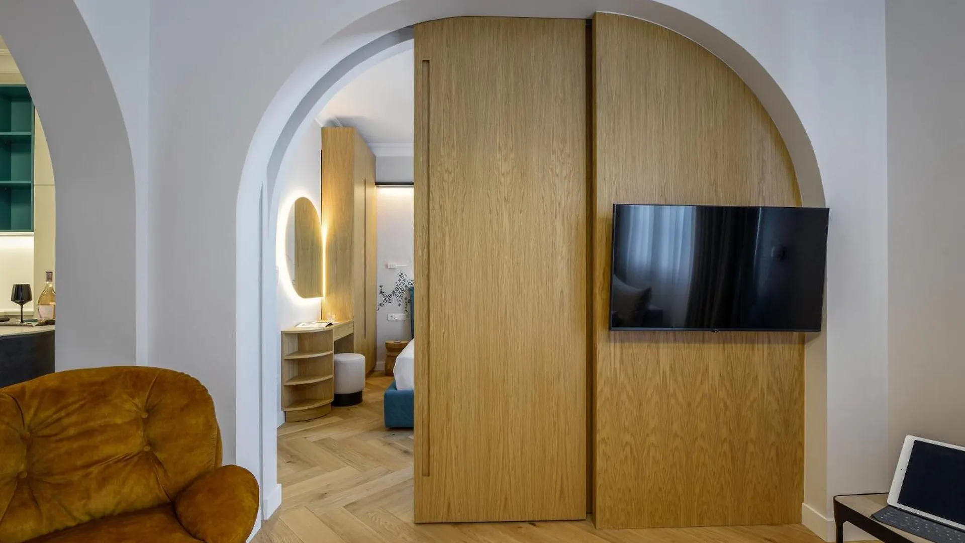 Queen Apartment Thessaloniki By Luxlikehome 0*,  Griekenland