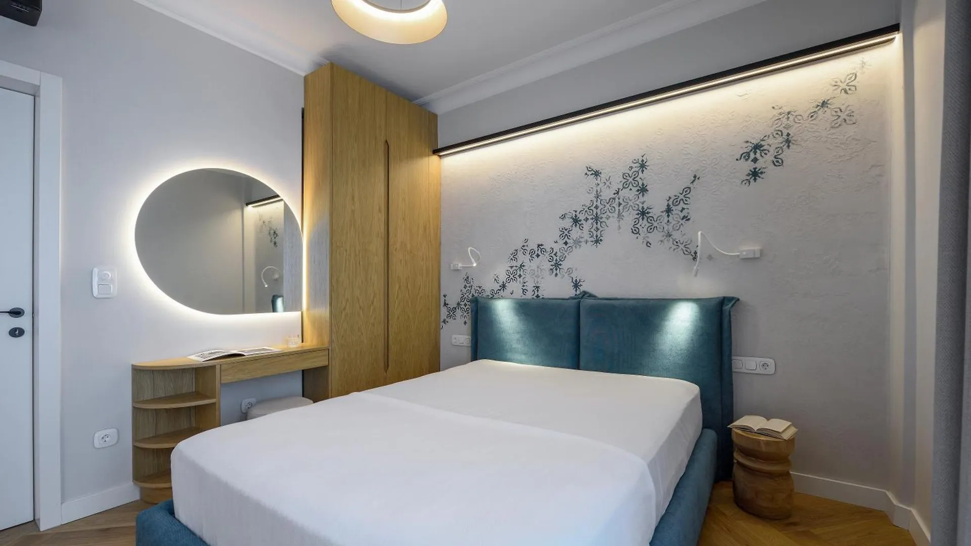 Queen Apartment Thessaloniki By Luxlikehome