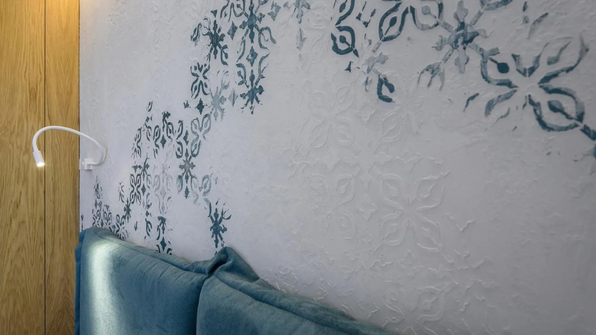 Queen Apartment Thessaloniki By Luxlikehome