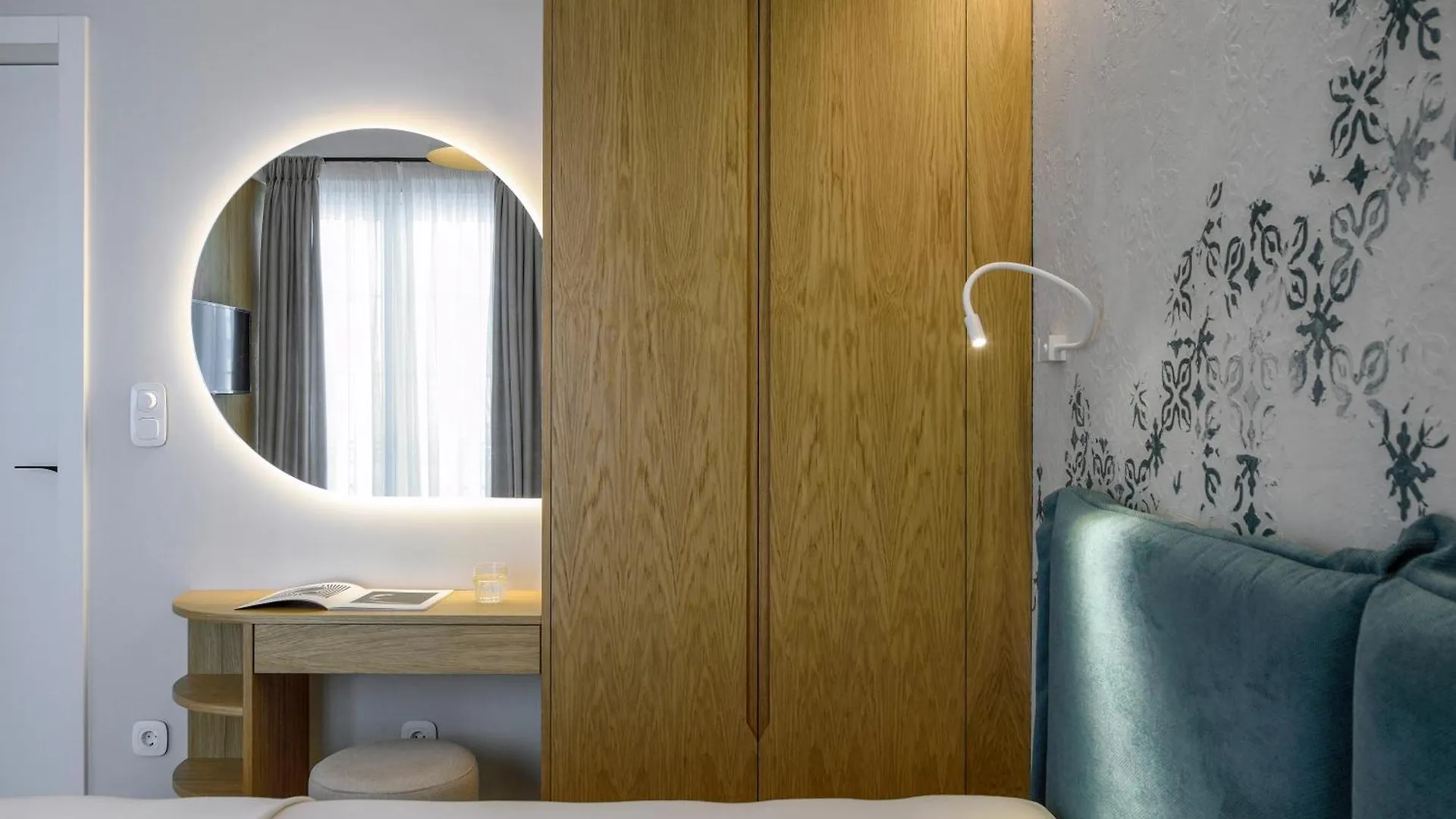 Queen Apartment Thessaloniki By Luxlikehome
