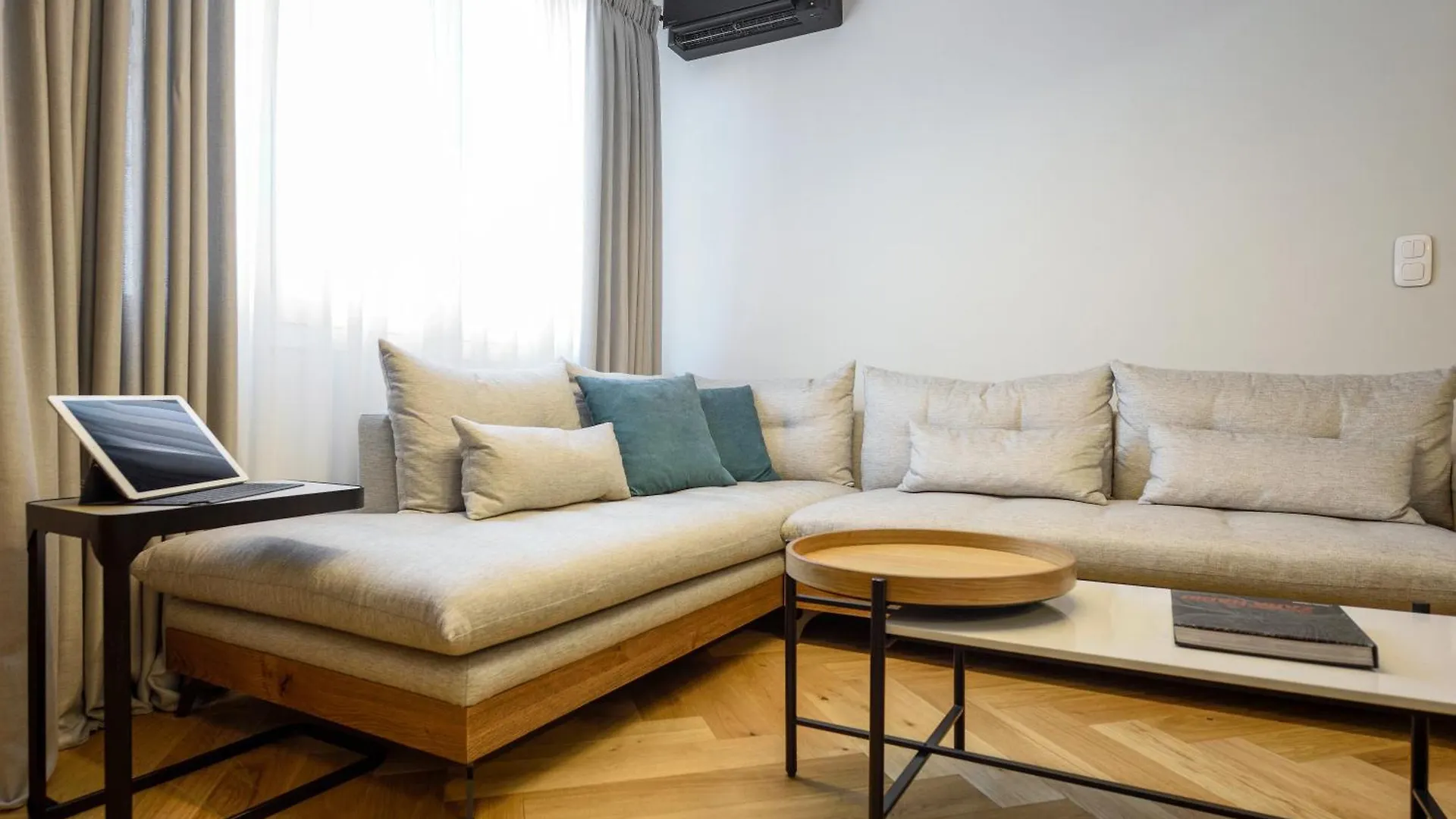 Queen Apartment Thessaloniki By Luxlikehome Griekenland