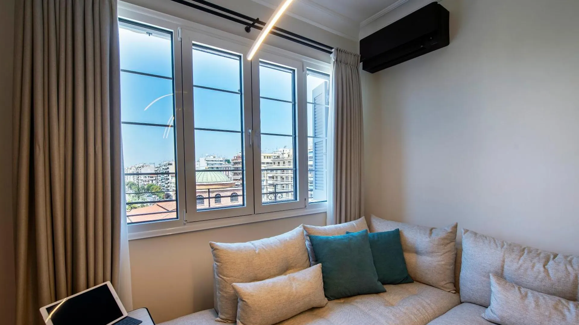 Queen Apartment Thessaloniki By Luxlikehome