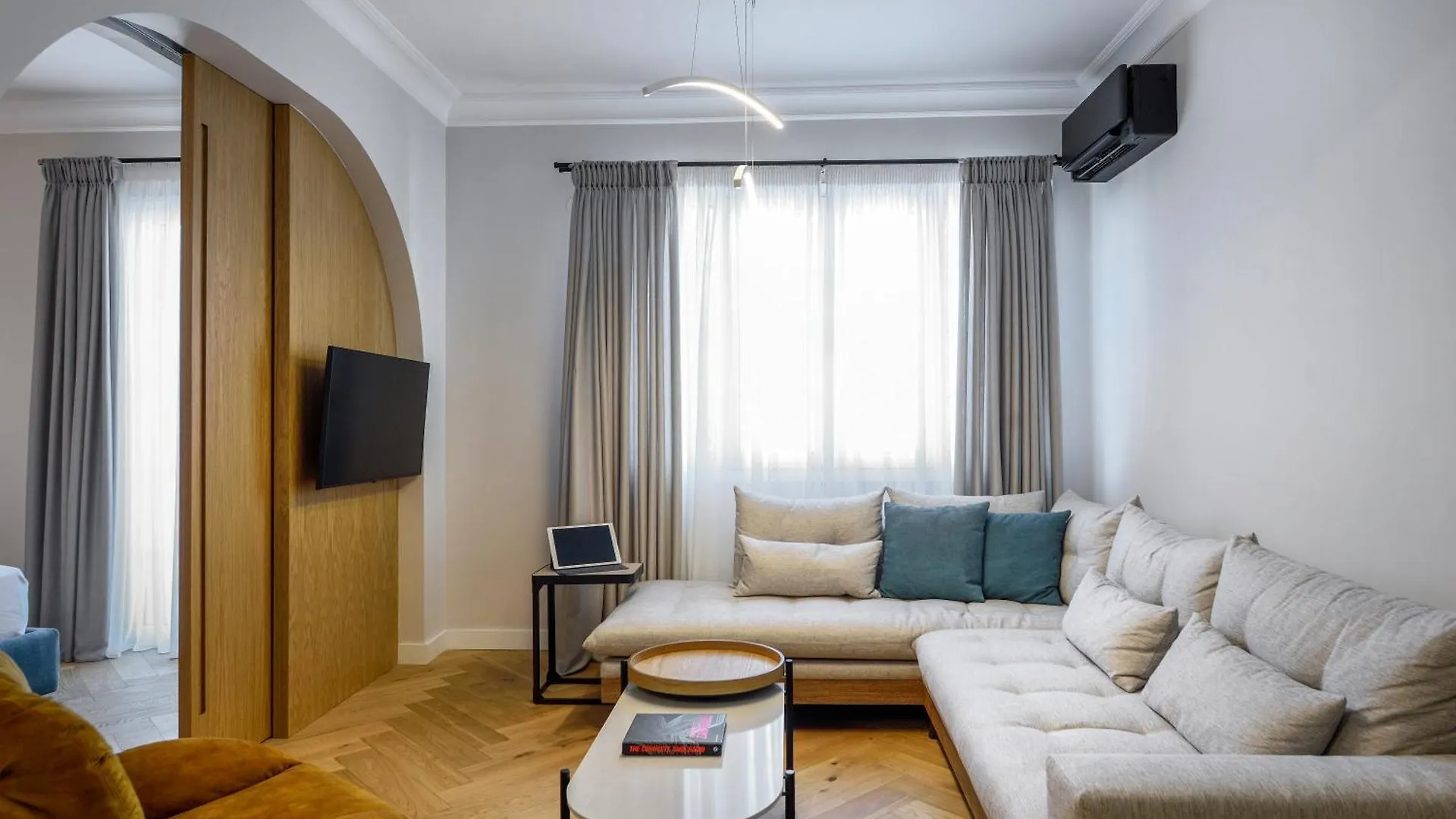 Queen Apartment Thessaloniki By Luxlikehome Griekenland