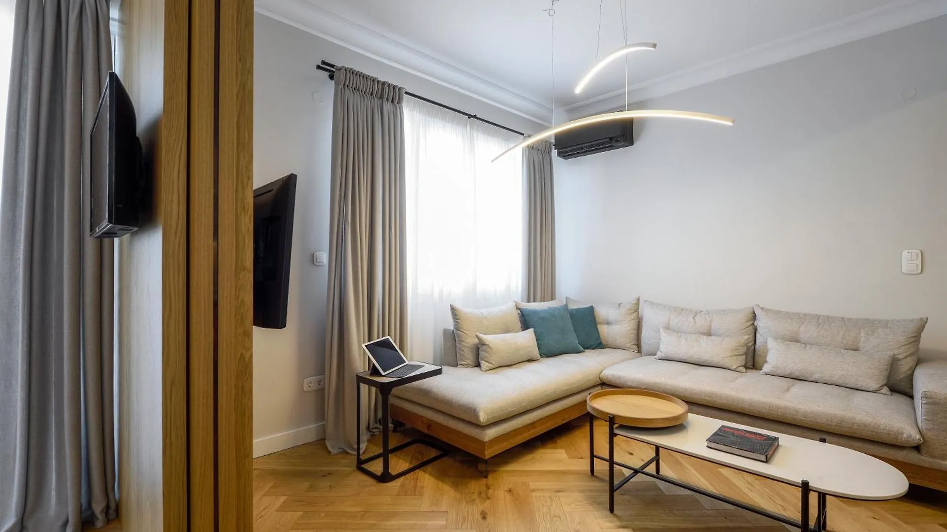 Queen Apartment Thessaloniki By Luxlikehome Griekenland